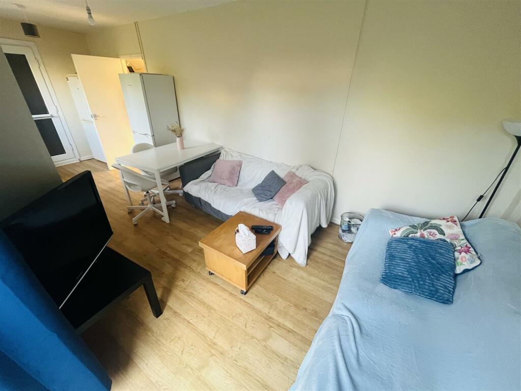 Additional image 13 of BPC02399, Brockworth Crescent