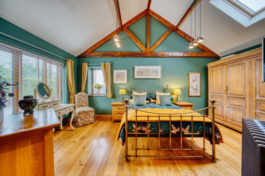 Additional image 16 of Views over Cleeve's countryside with annex