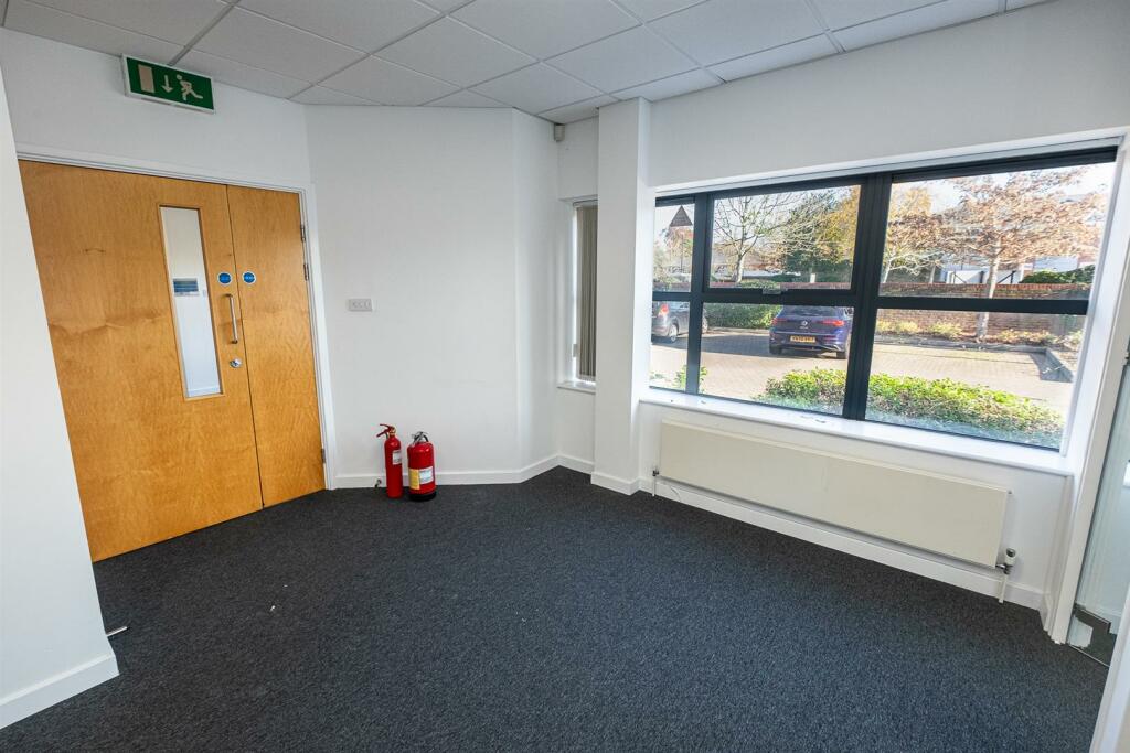 Additional image 5 of FREEHOLD OFFICE BUILDING | BS20