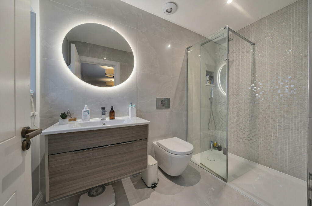 Additional image 33 of Sutherland Avenue, Petts Wood, BR5