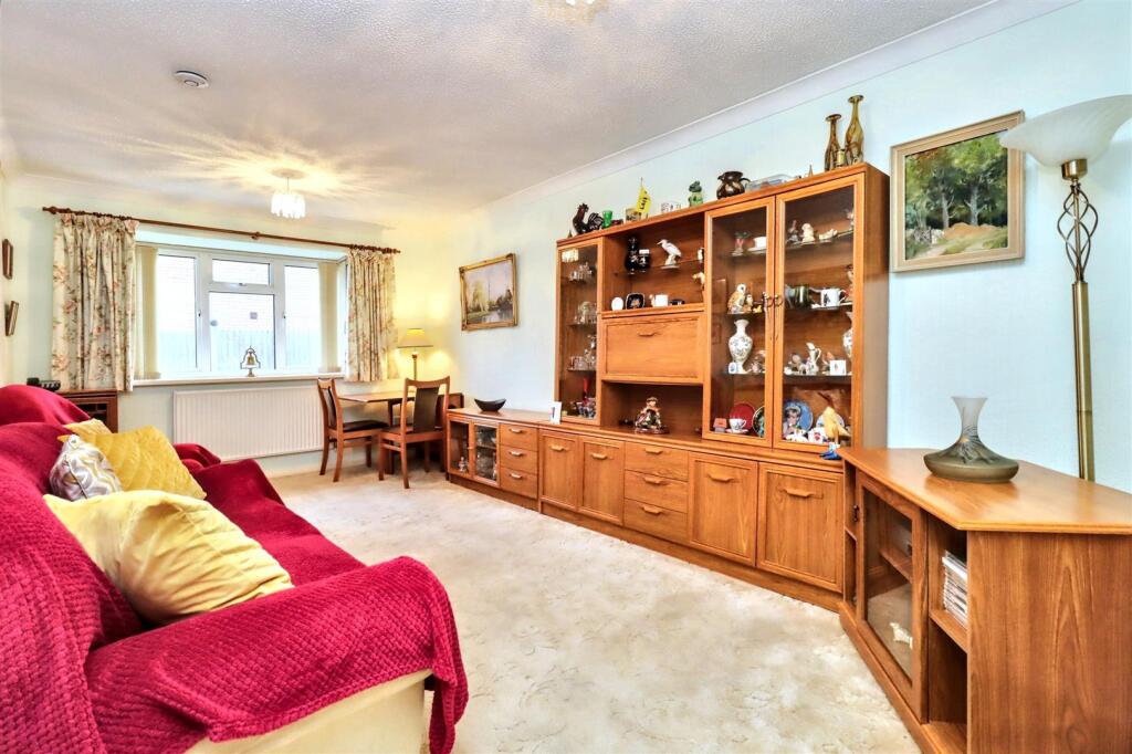 Additional image 3 of Charming Clevedon bungalow in desirable cul-de-sac