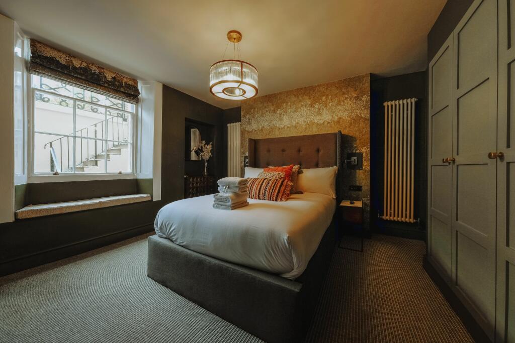 Additional image 5 of Basement Flat,  St. Pauls Road, Clifton, Bristol