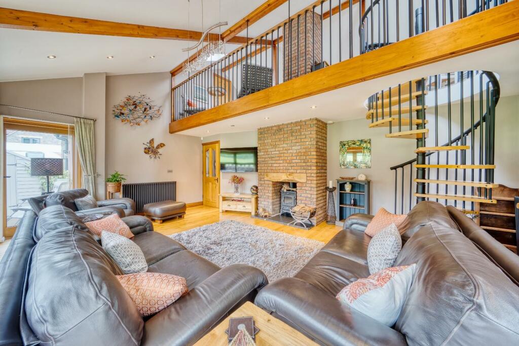 Additional image 3 of Views over Cleeve's countryside with annex