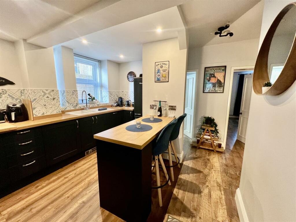 Additional image 2 of Charming self contained lower ground floor apartment