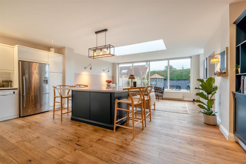 Additional image 4 of Stunning family living in the heart of Upper Clevedon