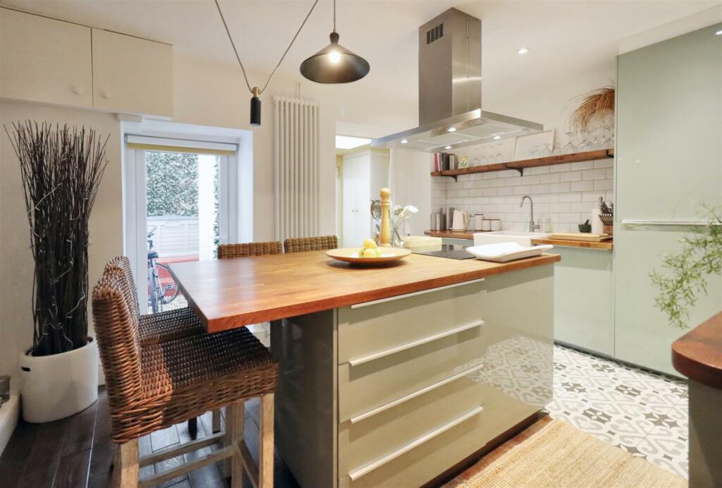 Additional image 20 of Elevated location with views across Clevedon