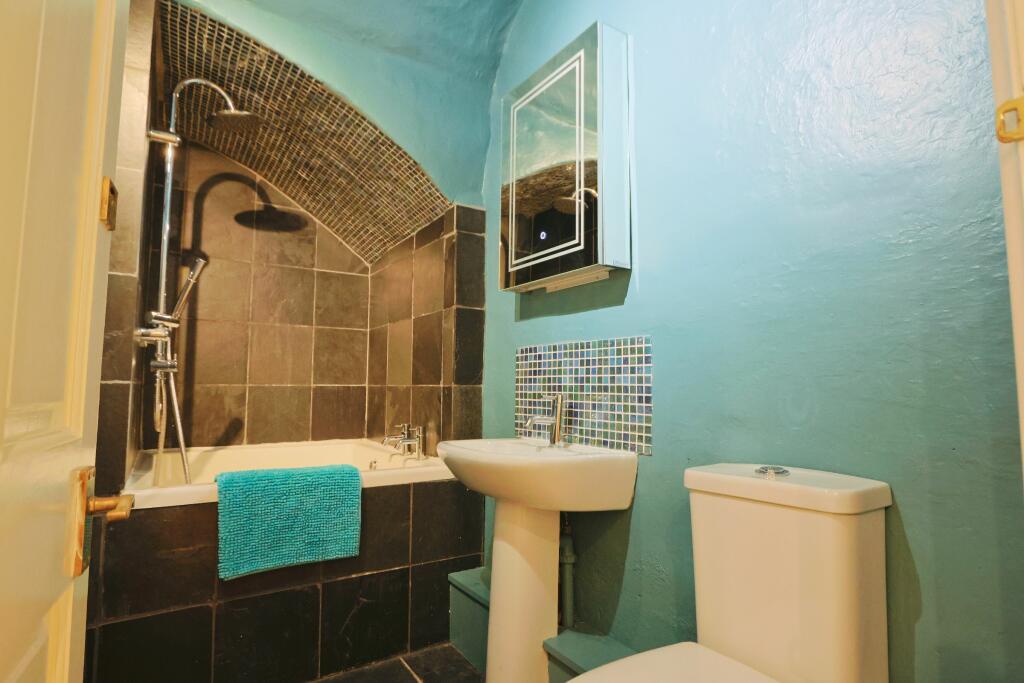 Additional image 9 of Basement Flat,  Caledonia Place, Bristol