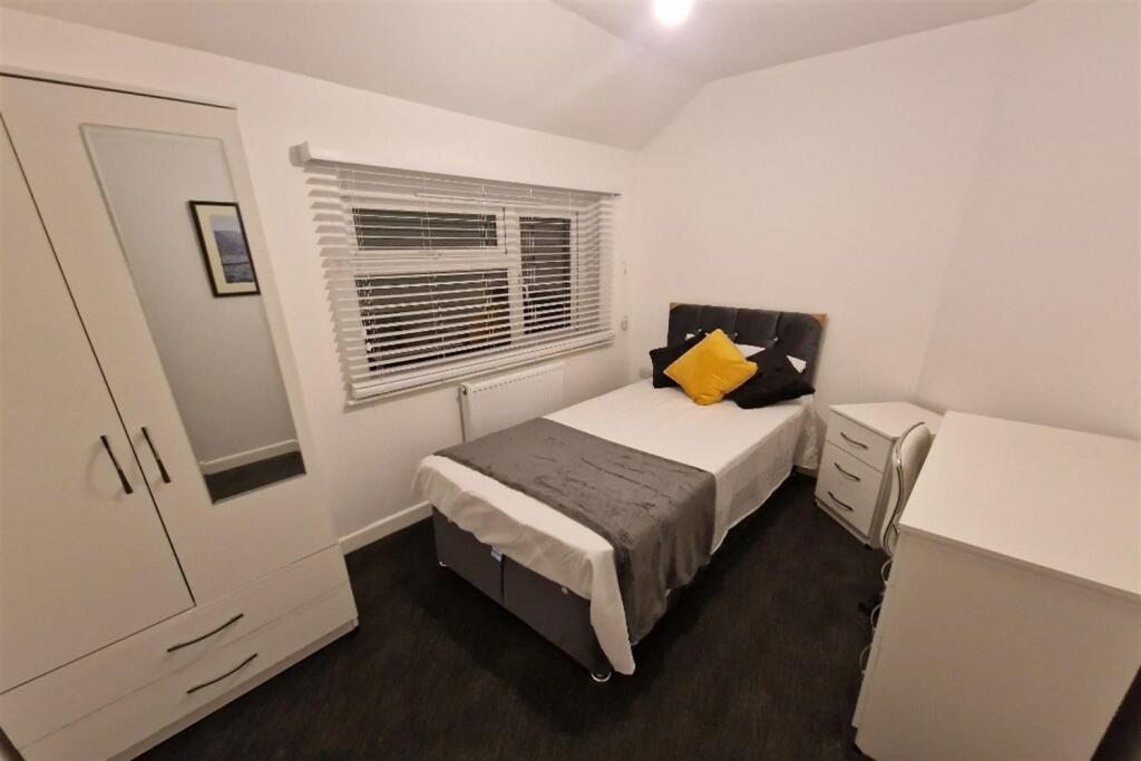 Additional image 13 of 5 bedroom Semi Detached House in Ringwood Crescent, Southmead