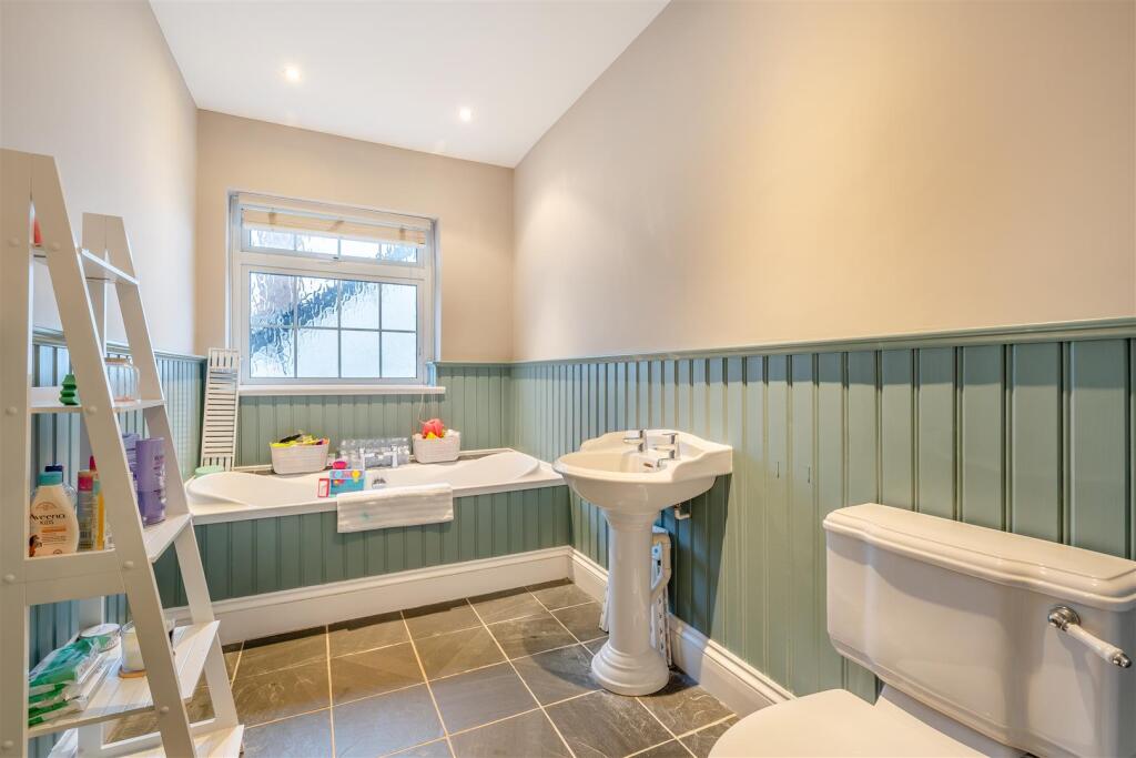 Additional image 13 of Stunning family living in the heart of Upper Clevedon