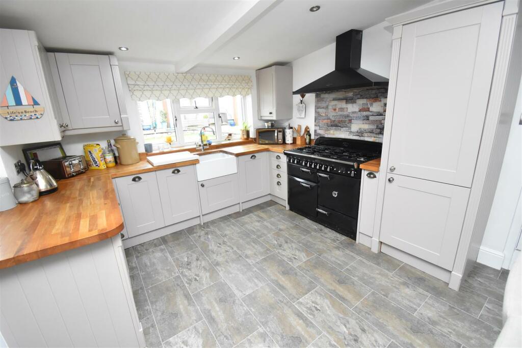 Additional image 4 of Clevedon Road, Weston-In-Gordano