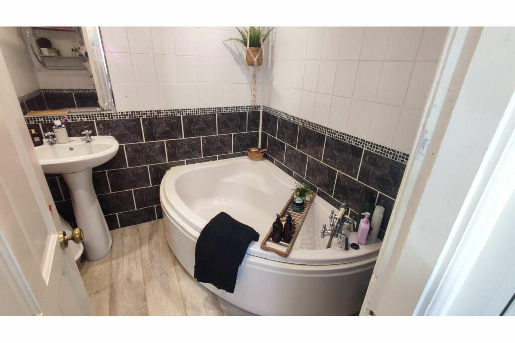 Additional image 13 of Kenmore Road, Cleckheaton, BD19