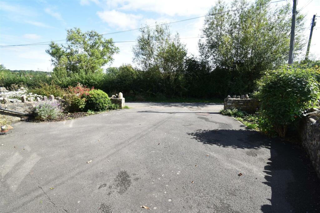 Additional image 5 of Surrounded By Farmland In Popular Village Of Olveston