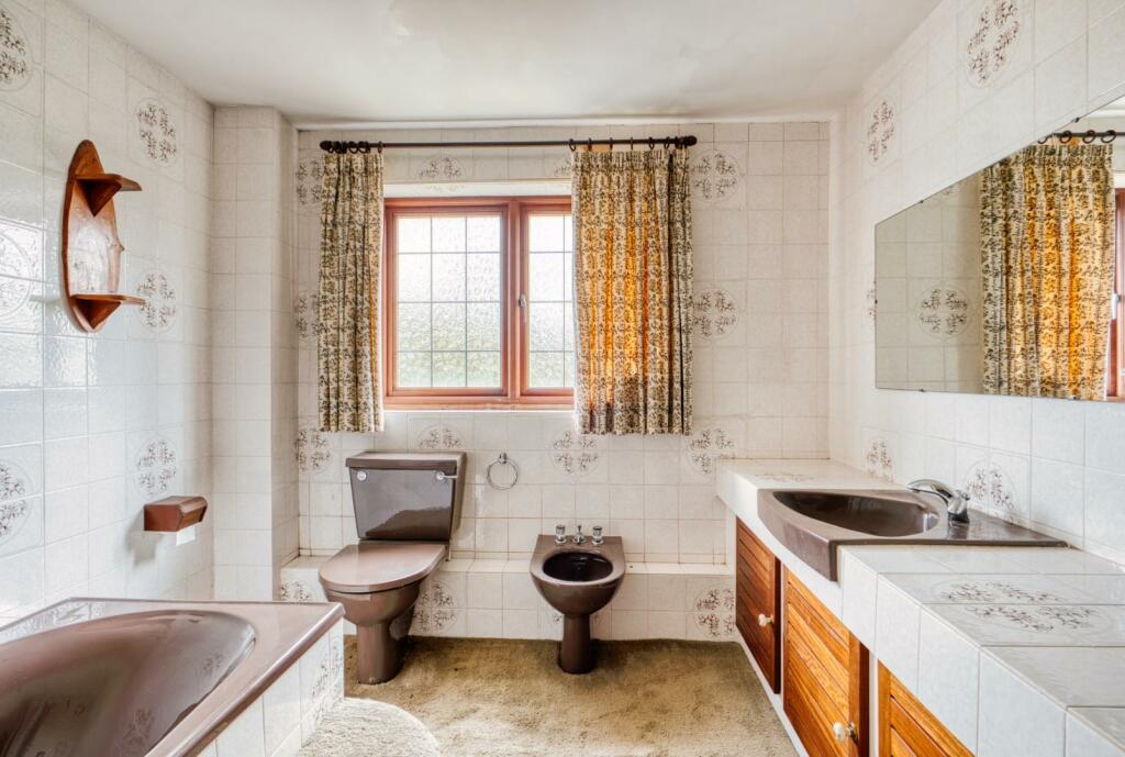 Additional image 13 of Charming cottage situated within 1/3 of an acre on the fringes of Claverham