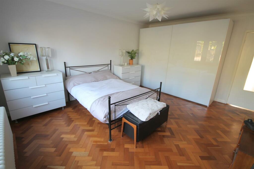 Additional image 11 of Park Crescent, Frenchay, Bristol