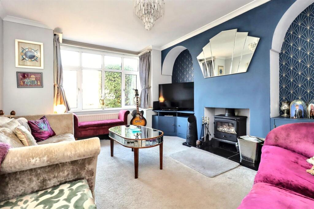 Additional image 4 of Perfectly placed between Clevedon Town Centre and Seafront