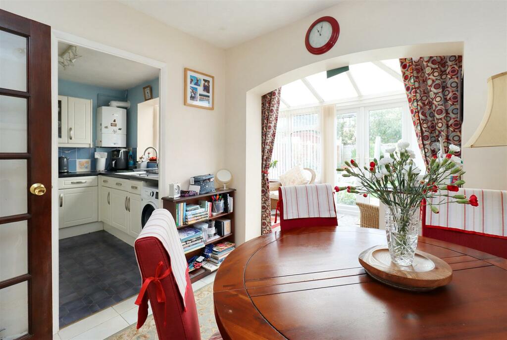Additional image 7 of Attractive home close to riverbank walks
