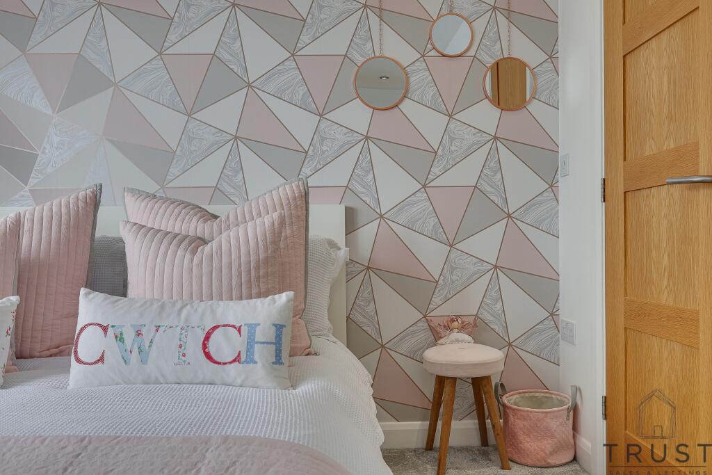 Additional image 41 of Bradford Road, Birkenshaw