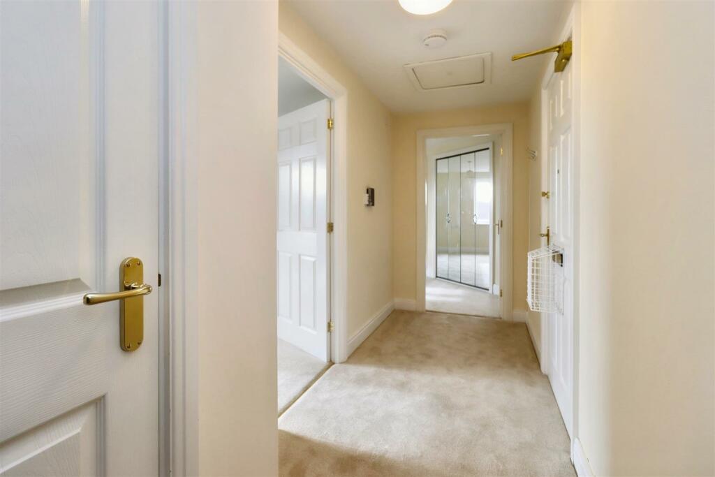 Additional image 5 of Within an easy walk to Clevedon Town Centre