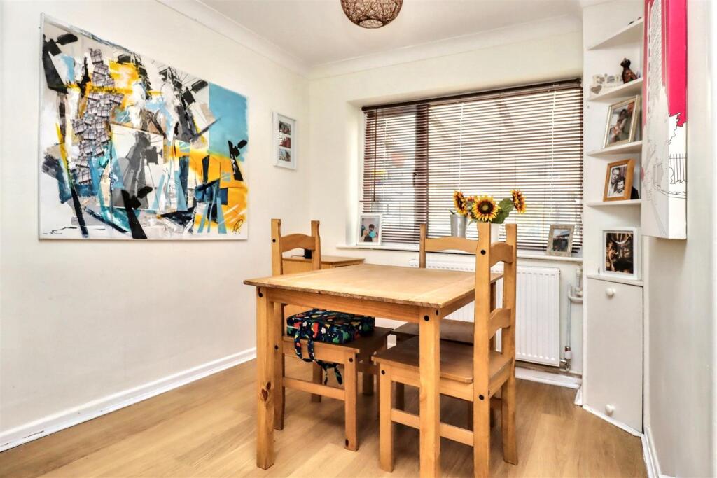 Additional image 3 of Short walk to Clevedon Town Centre