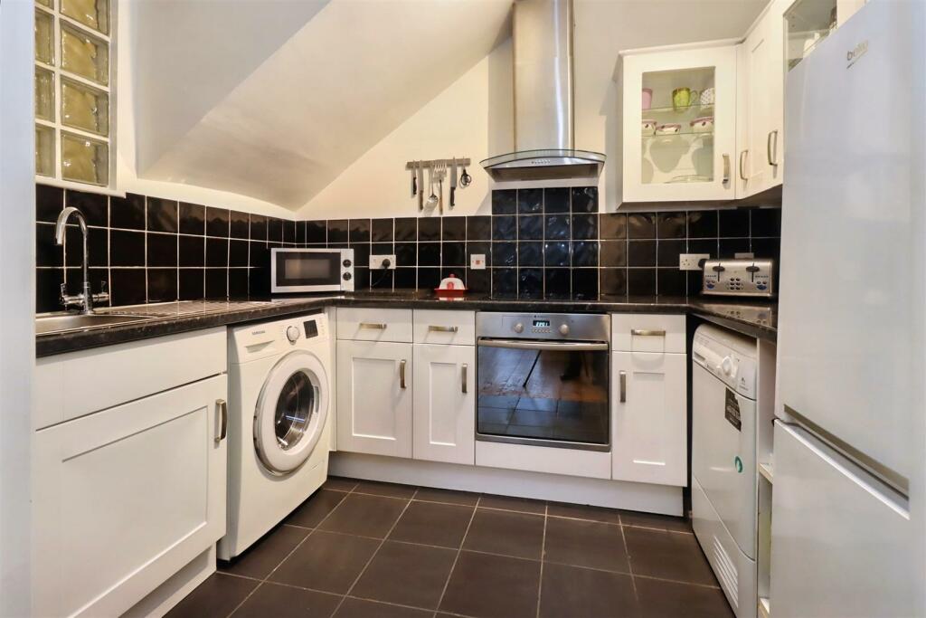 Additional image 3 of Situated between Clevedon Seafront & Town Centre