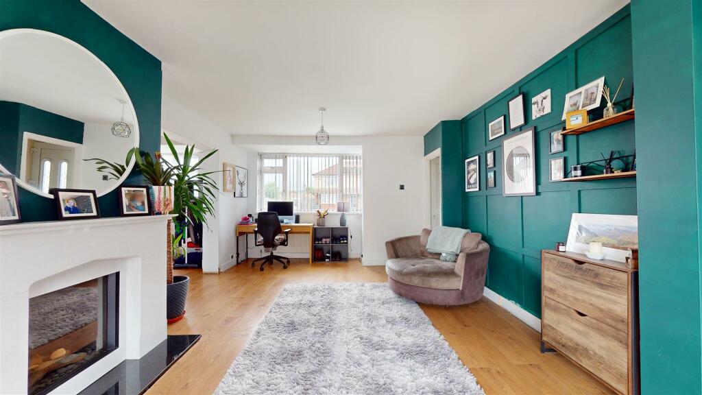 Gilda Crescent, Whitchurch