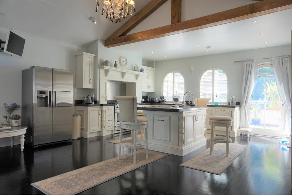 Additional image 36 of Susan Wood, chislehurst, BR7
