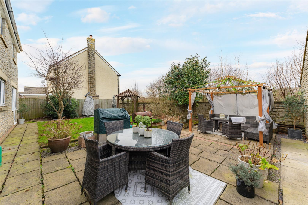 Additional image 6 of Cedern Avenue, Elborough - IMPRESSIVELY LARGE