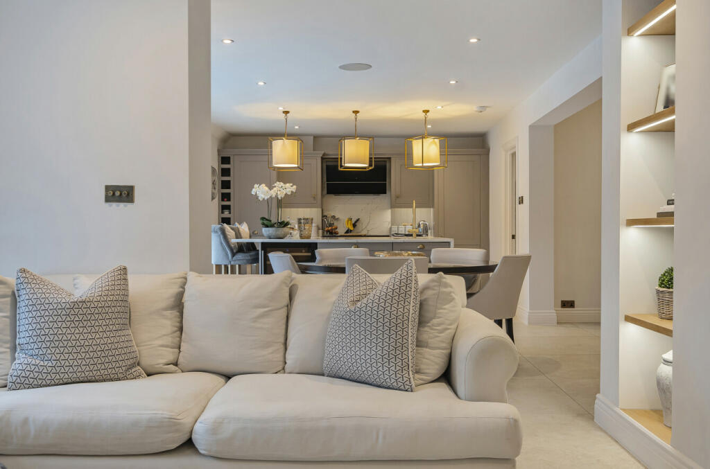 Additional image 18 of Sutherland Avenue, Petts Wood, BR5