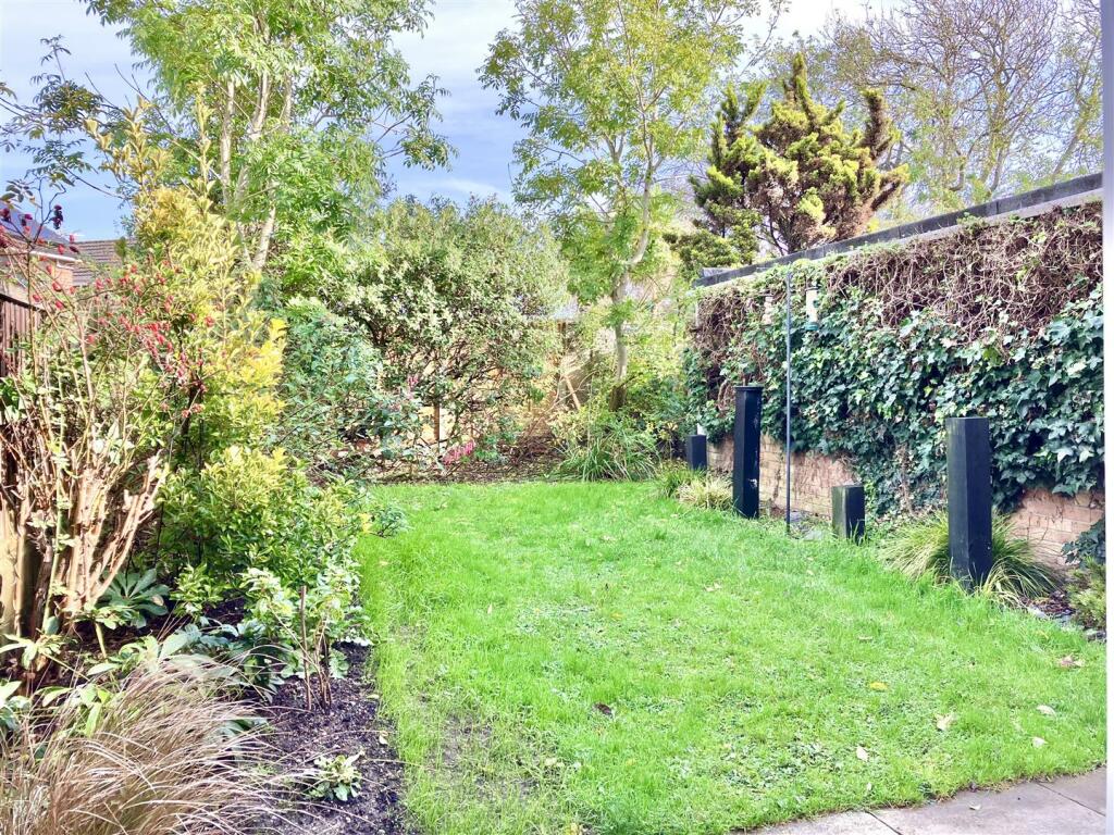 Additional image 2 of Cul-de-sac Location