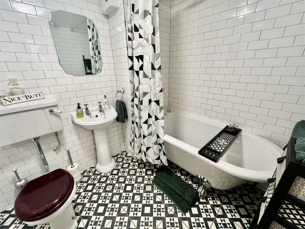 Additional image 10 of Charming self contained lower ground floor apartment