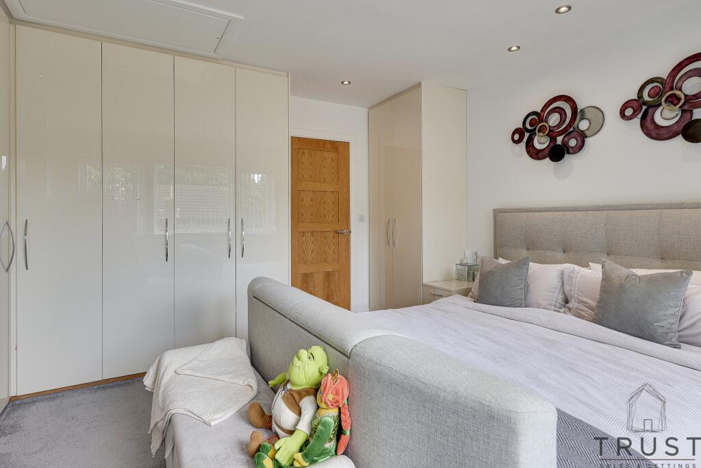 Additional image 25 of Bradford Road, Birkenshaw