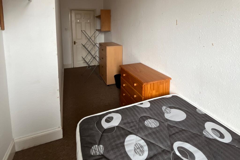 Additional image 7 of Tyndalls Park Road, Top Floor Flat, Clifton, Bristol, BS8 1PY
