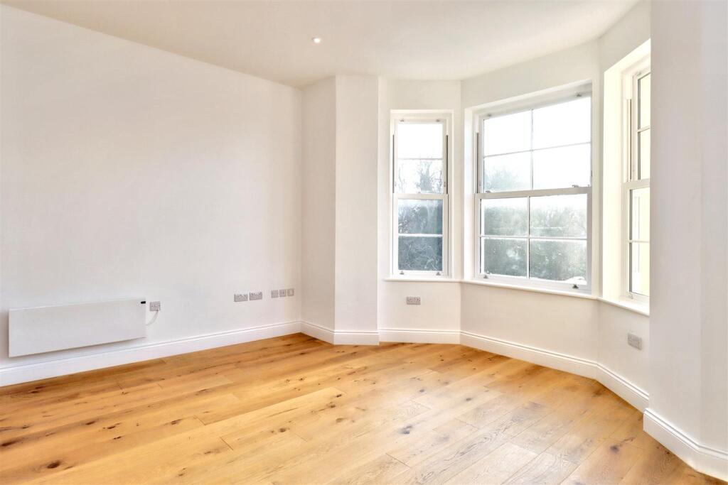 Additional image 5 of Modern luxury in a prestigious coastal location