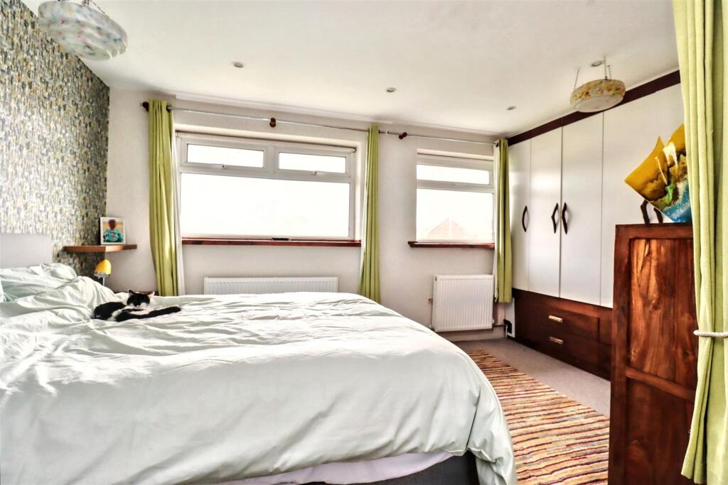 Additional image 10 of Short walk to Clevedon Town Centre