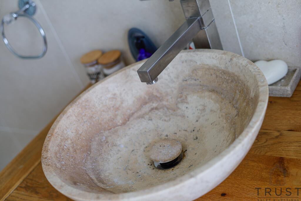 Additional image 51 of Bradford Road, Birkenshaw