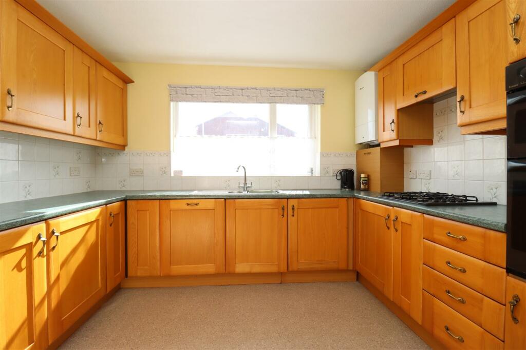 Additional image 2 of Level walk to Clevedon Town Centre