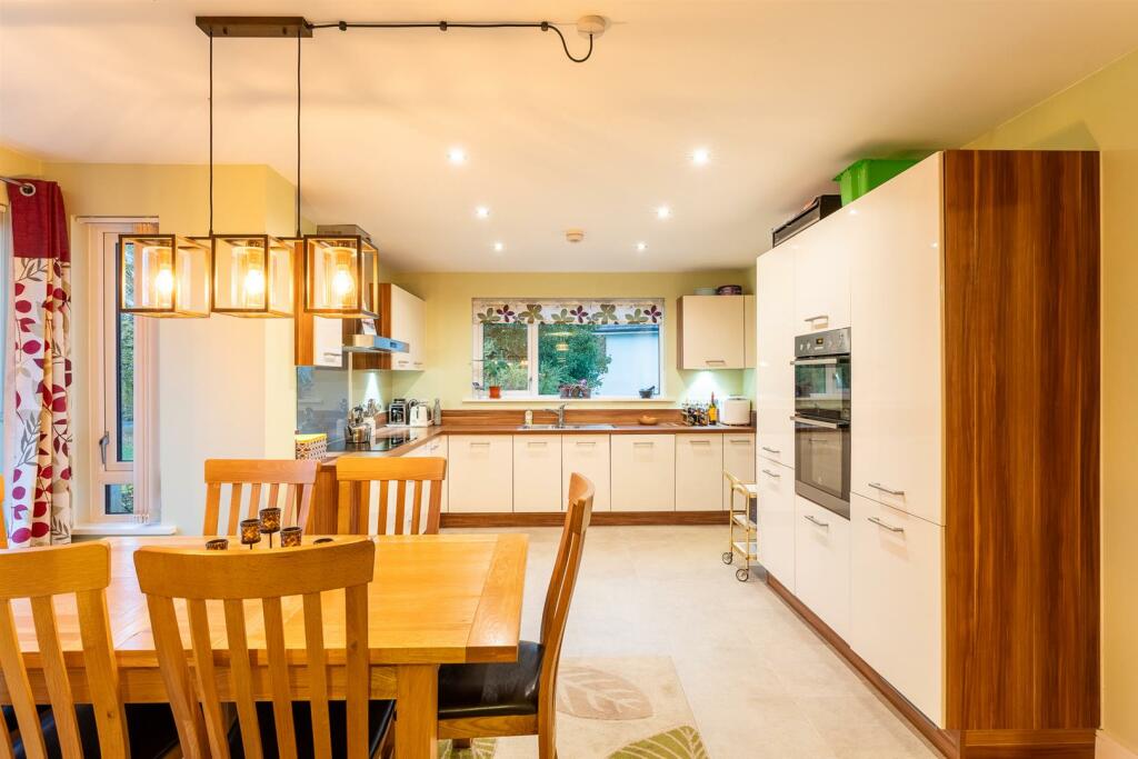 Additional image 5 of Farnborough Road, Locking Parklands - A MUST VIEW