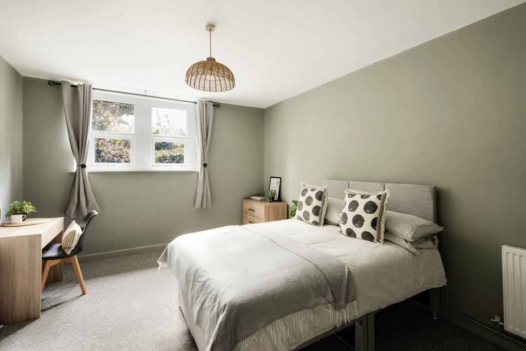 Room 2, Redland Road, Bristol, BS6