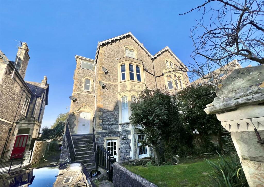 Additional image 19 of Charming self contained lower ground floor apartment