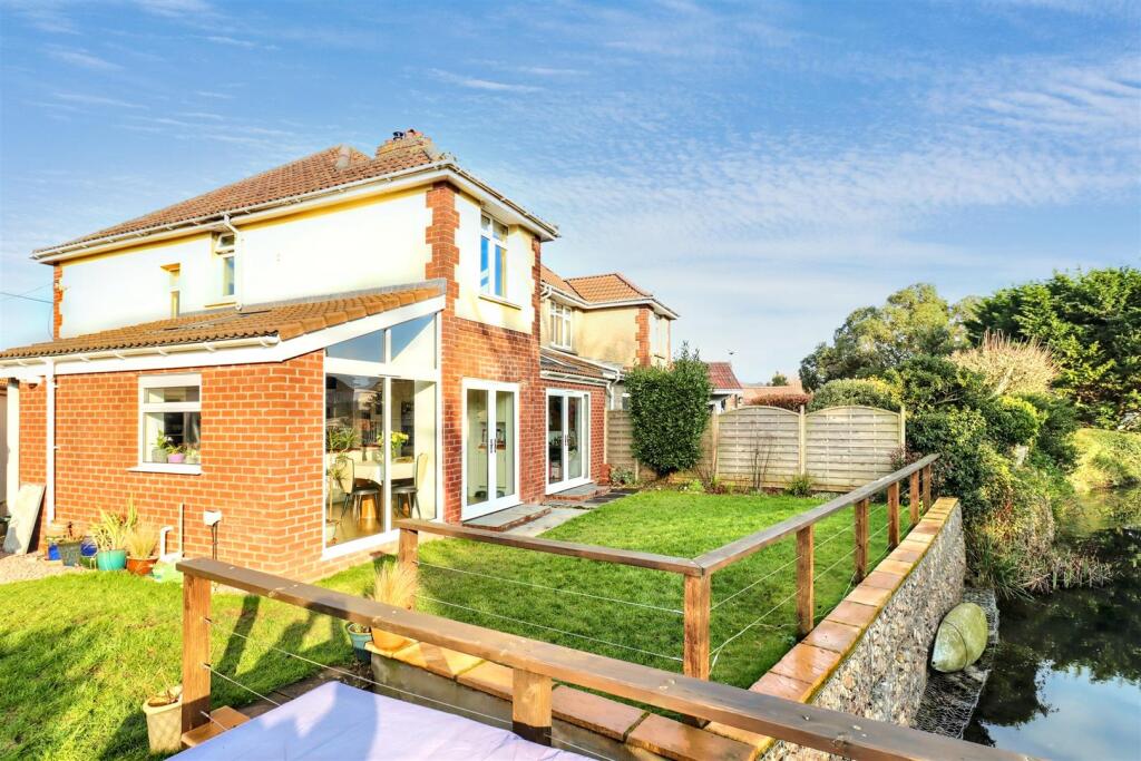 Additional image 12 of Perfectly placed between Clevedon Town Centre and Seafront