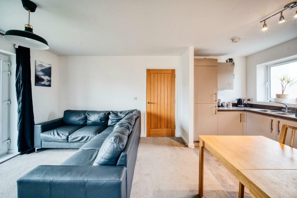 Additional image 7 of Modern first floor apartment in central Yatton