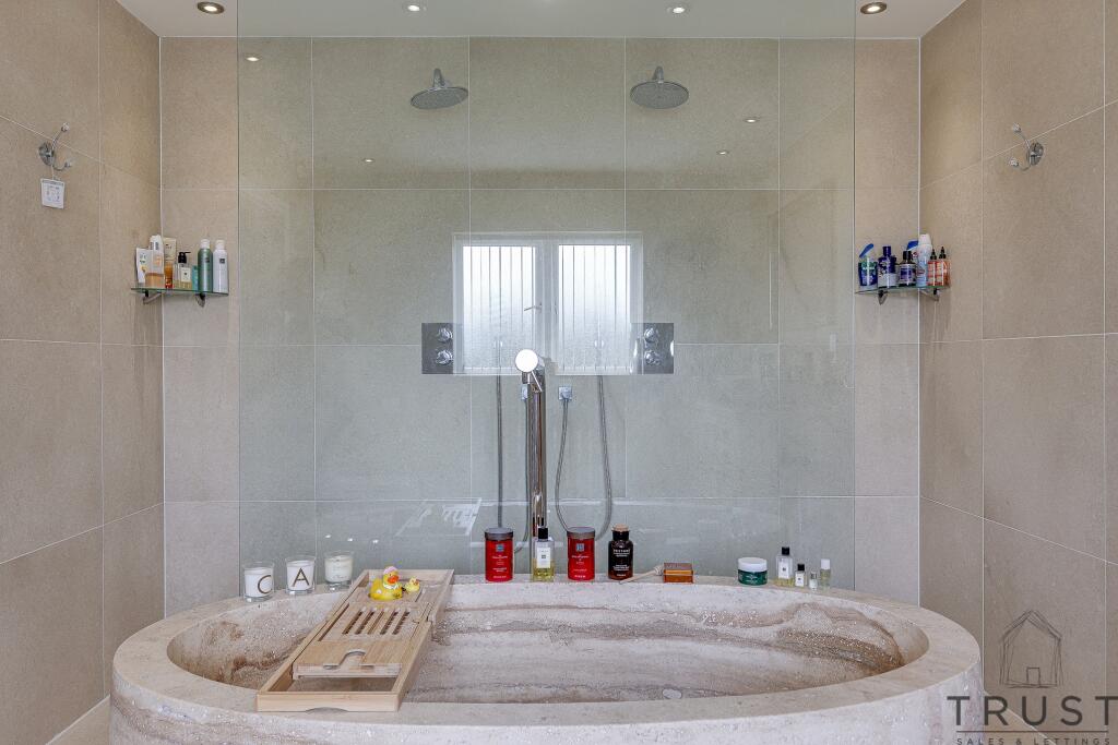 Additional image 49 of Bradford Road, Birkenshaw