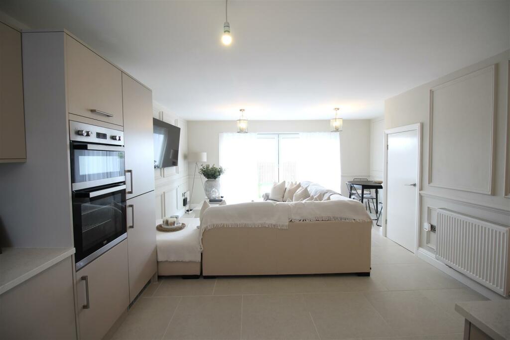 Additional image 7 of Delph Hill Close, Low Moor, Bradford