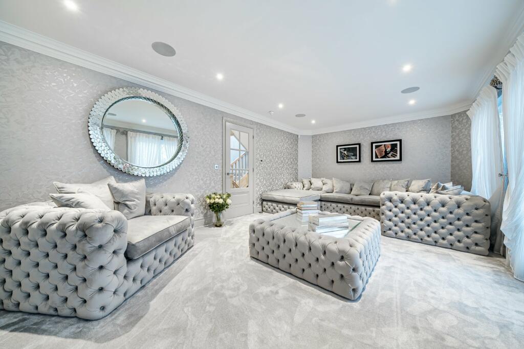 Additional image 23 of Willoughby Lane, Bromley, BR1