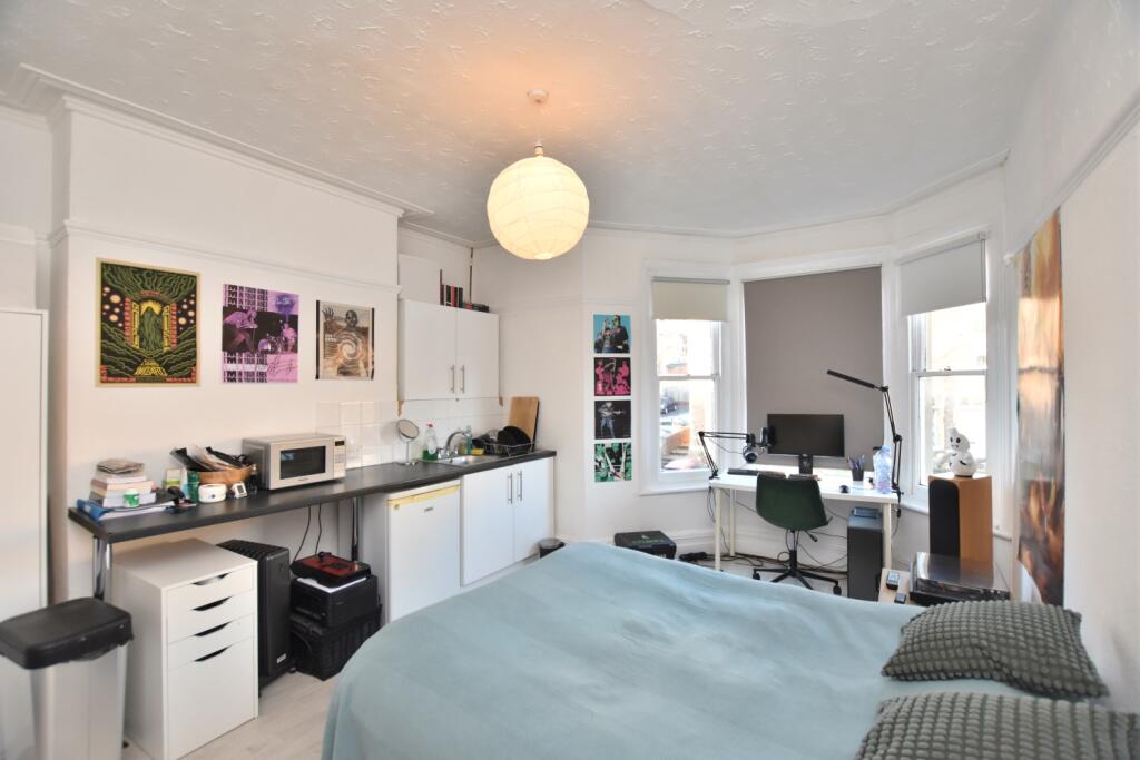 Room 7, Whatley Road, Clifton, Bristol, BS8