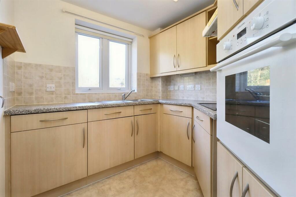 Additional image 5 of Within a short stroll to Clevedon Town Centre