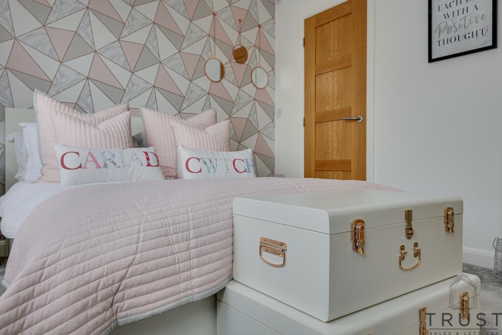 Additional image 40 of Bradford Road, Birkenshaw