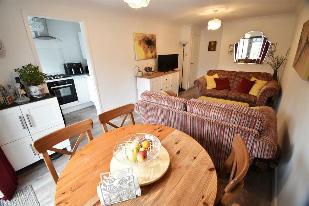 Additional image 17 of Pondhead, Pill