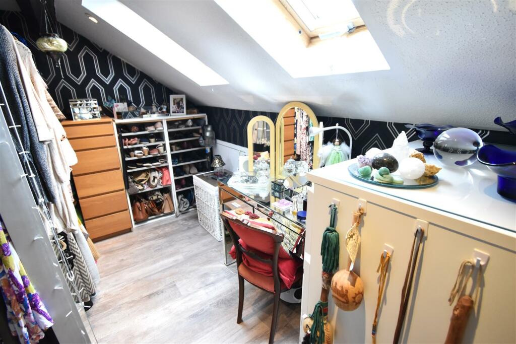 Additional image 15 of Pondhead, Pill