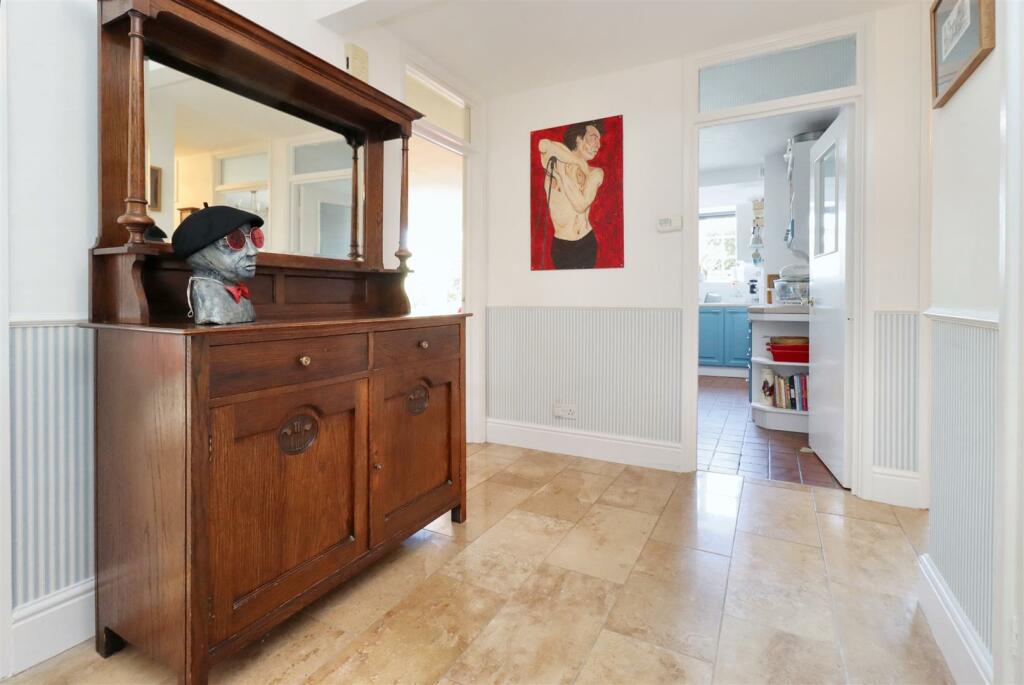 Additional image 11 of Prime location almost immediate to Clevedon Seafront